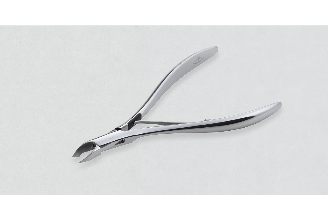 CUTICLE NIPPER ネイリスト納得の切れ味