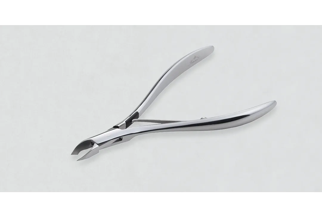 CUTICLE NIPPER ネイリスト納得の切れ味